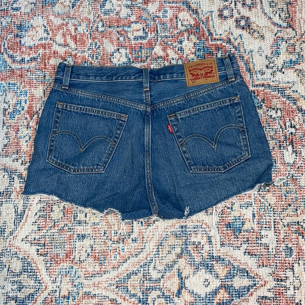 Levi’s 501 Button Fly Cutoff Jean Shorts SZ 29 EUC - Picture 2 of 3